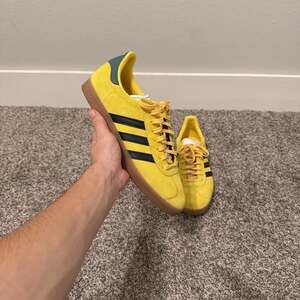 Adidas Gazelle Classic Sneakers Size 8.5 Men's Yellow Suede Gum Sole